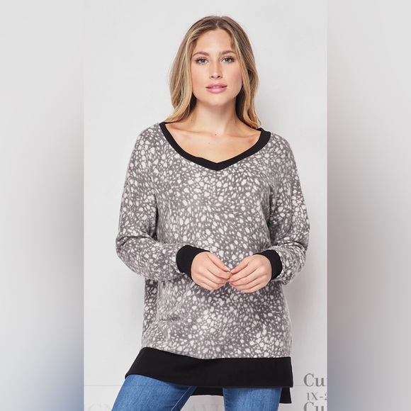 HoneyMe brushed fleece top. Size L - Picture 1 of 6